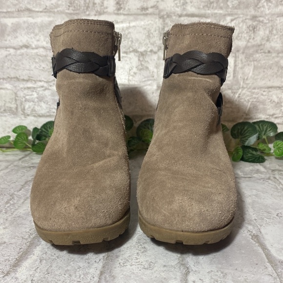 White Mountain Tan Leather Buckle and Zip Up Design Wedge Women’s 7.5 - Picture 2 of 10